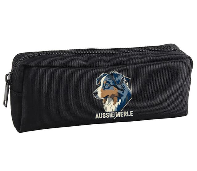 Školský peračník Hrdý Aussie Merle Modrý Pastiersky Portrét V Emblémovom Štýle