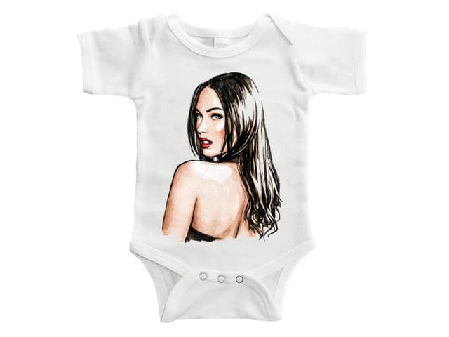 Dojčenské body Megan Fox postoj
